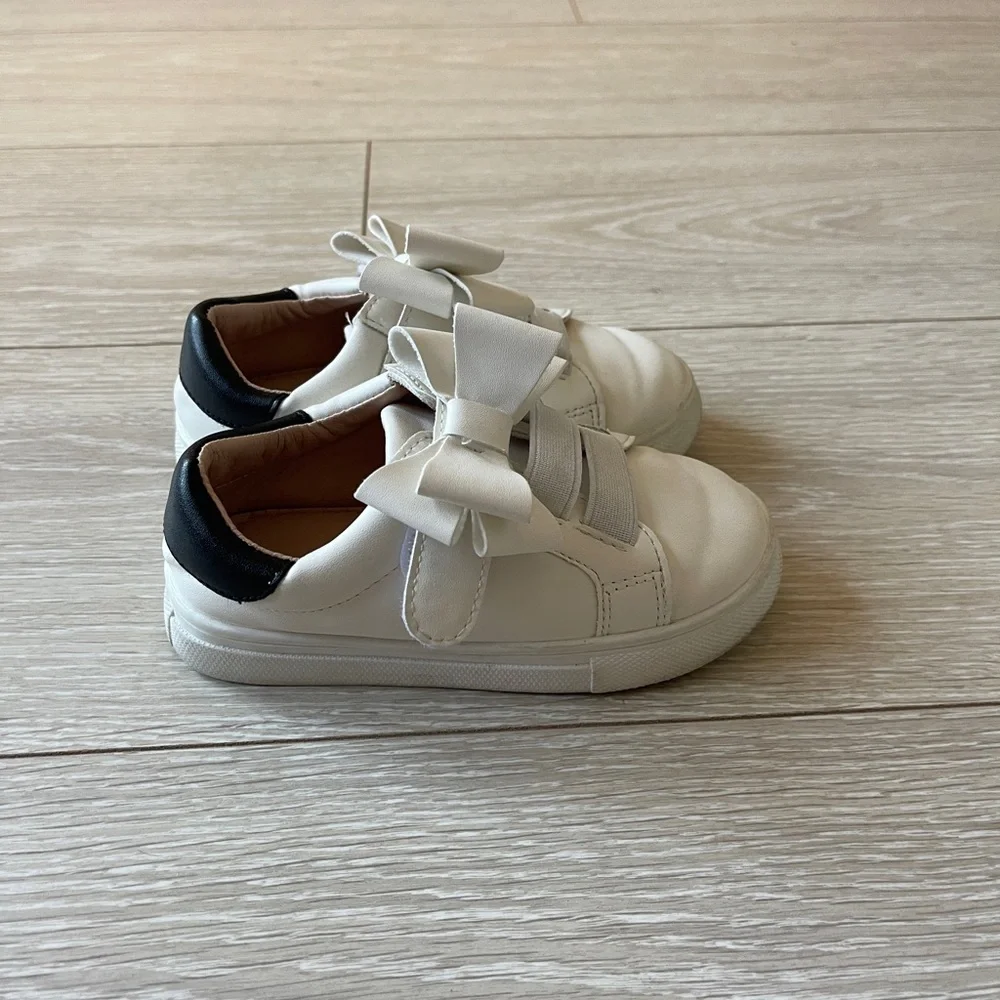 Shein Toddler Bow Hook and Loop Sneakers - Picture 1 of 5